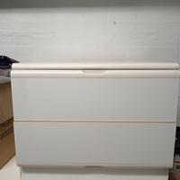 Comodino di legno bianco