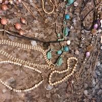 13 collane in buone condizioni. lotto 712