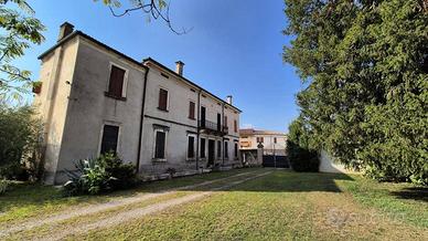 Villa di 1945 m² a Albaredo d'Adige