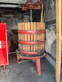 Macchina da premitura uva