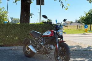 Ducati Scrambler 800 Icon Red