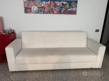 Divano in ecopelle bianco