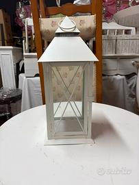 Lanterna bianca in metallo e vetro 18×18×43 cm