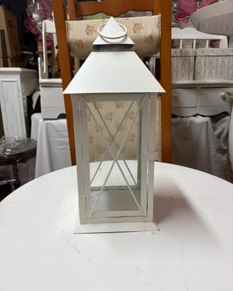 Lanterna bianca in metallo e vetro 18×18×43 cm