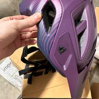 scarpe e casco da donna x bici