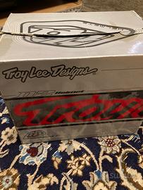 Casco mtb troy Lee designers 