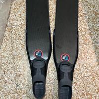 Pinne in carbonio semi -nuove