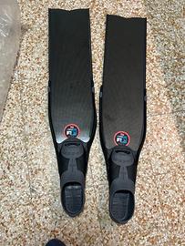 Pinne in carbonio semi -nuove