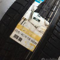 Gomma Pneumatico Ruota 225 40 R18 Goodyear 