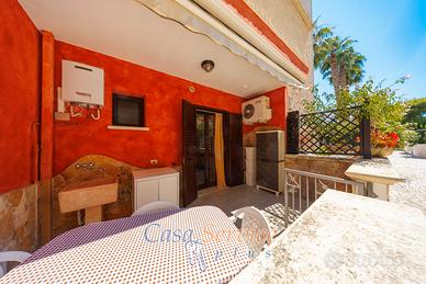 Appartamento con veranda a 350 m. dal mare