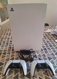 PS5 con disco e 2 pad