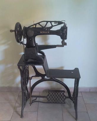 Macchina da cucire antica Singer
