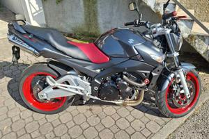 Suzuki GSR 600 Yoshimura 