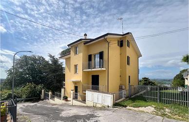 Appartamento con corte privata a Camerano !!!