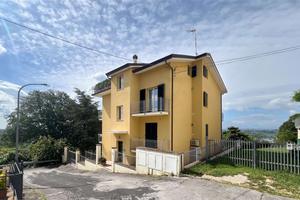 Appartamento con corte privata a Camerano !!!