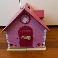 Case delle bambole in legno con mobili