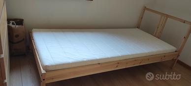 Letto singolo in legno