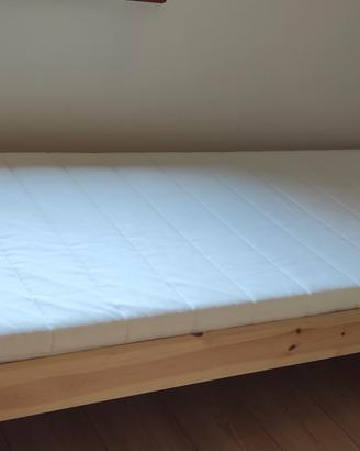 Letto singolo in legno