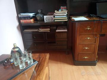 Divano più poltrona, Libreria in noce