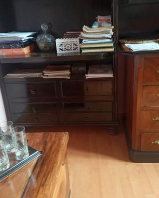 Divano più poltrona, Libreria in noce