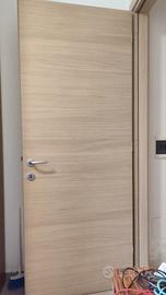 Porta per interno con maniglia) serratura 