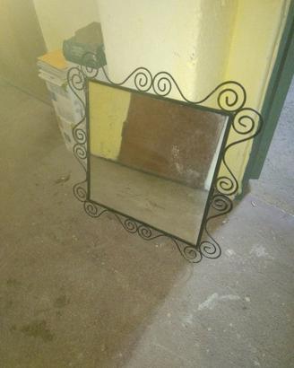 specchio in vetro e ferro battuto