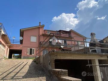 PORZIONE DI BIFAMILIARE A FABRICA DI ROMA