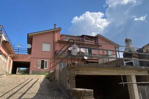 PORZIONE DI BIFAMILIARE A FABRICA DI ROMA