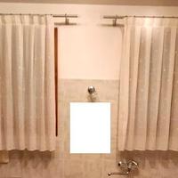 Tende ricamate a margherite