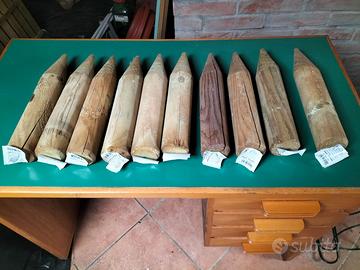 Paletti in legno nuovi per giardino in autoclave