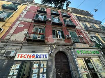 4 LOCALI A NAPOLI