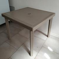 Tavolo da giardino 
