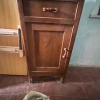 Comodini e oggetti antichi
