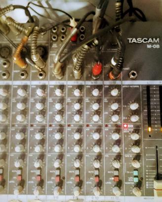 TASCAM 08 – Mixer Professionale