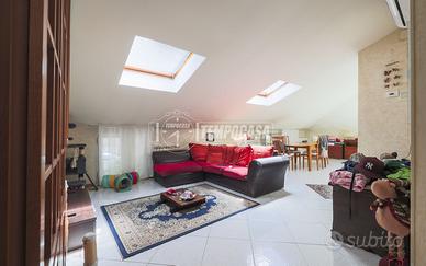 MANSARDA ESCLUSIVA IN BIFAMILIARE A 700 MT DAL MAR