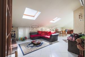 MANSARDA ESCLUSIVA IN BIFAMILIARE A 700 MT DAL MAR