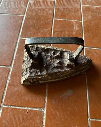 Ferro da stiro antico