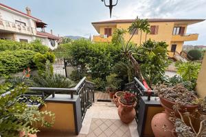 Villa a schiera di 300 mq con giardino di 360 mq
