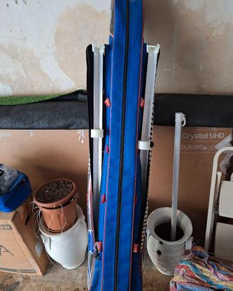 canne da pesca e mulinelli.