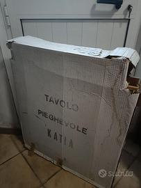 Tavolo in legno da giardino