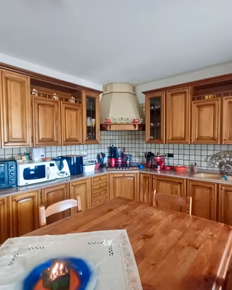 Cucina in legno stile classico elegante e capiente