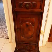 Mobiletto in legno massello 