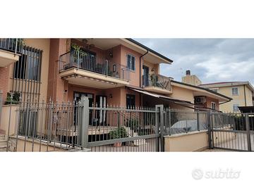 Quadrilocale su due livelli con corte esterna