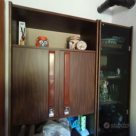 Due mobili simil legno 