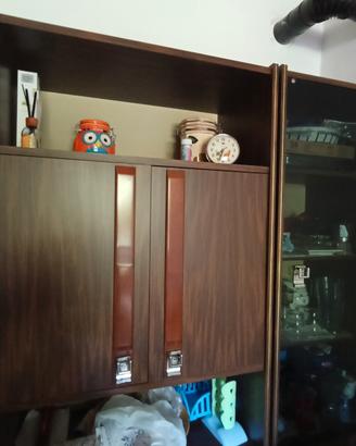 Due mobili simil legno 