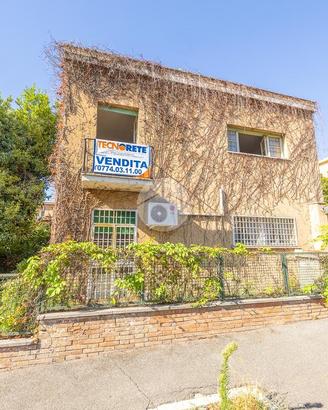 VILLA A SCHIERA D'ANGOLO A GUIDONIA MONTECELIO
