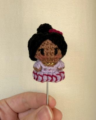 Mini amigurumi Kate Sharma - Bridgerton