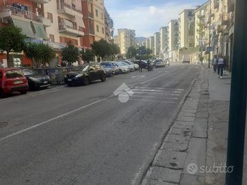 NEGOZIO A NAPOLI