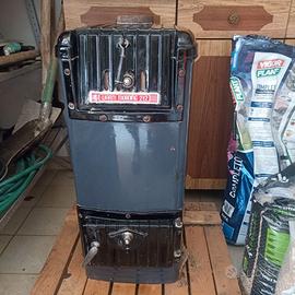 Stufa in ghisa antica