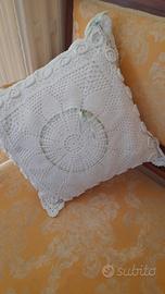 cuscino vintage ricamato a mano
